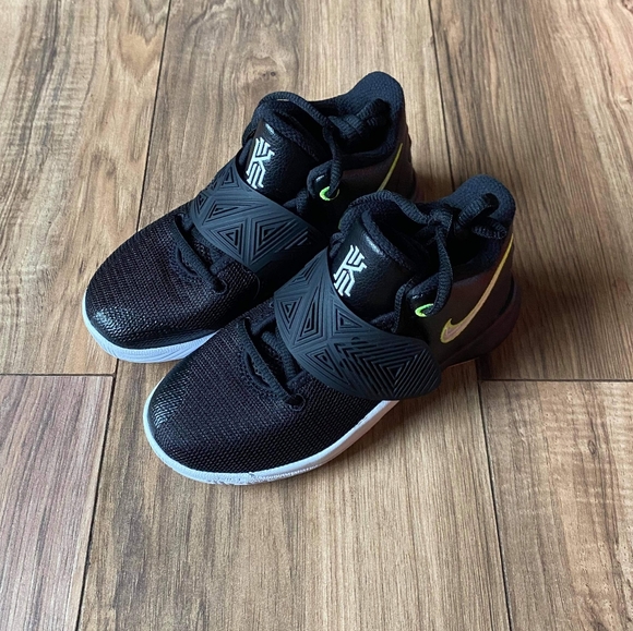 ⚡💚NWT Nike Kyrie Flytrap III (PS) Volt💚⚡ - Picture 4 of 12